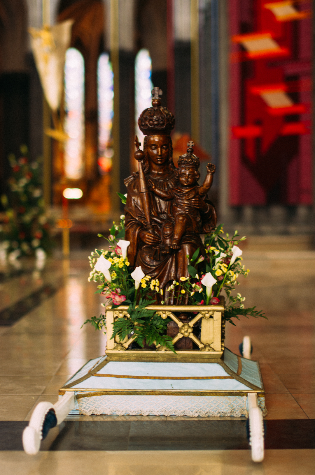 treille statue procession cathédrale notre dame de la treille lille